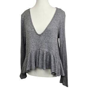 Altar’d State Gray V-Neck Ribbed Peplum Hem High-Low Sweater Size M Feminine